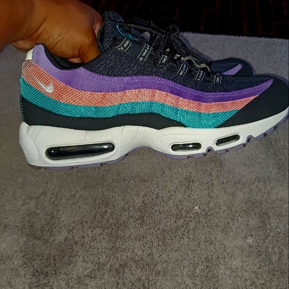 Nike's - Picture 2 of 5